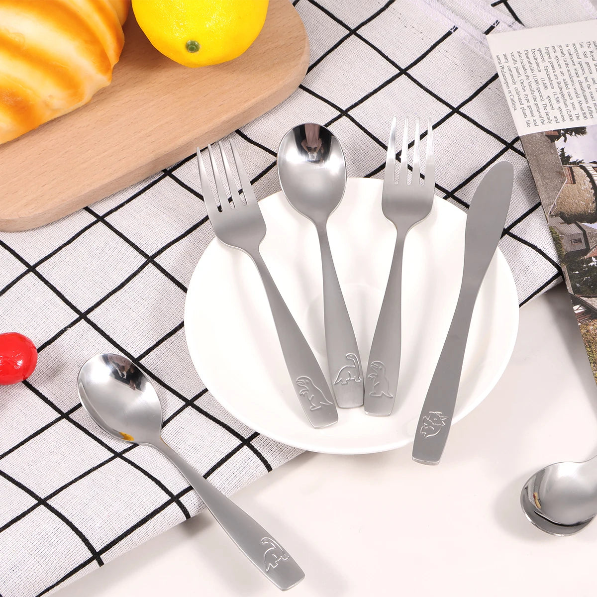 9/15Pcs Kids Silverware Set 410 Stainless Steel Kids Fork Spoon and Cutter Set Funny Dinosaur Flatware Set for Children Toddler